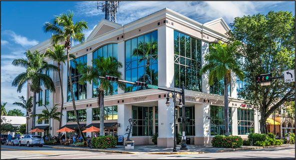 821 5th Ave S, Naples, FL 34102